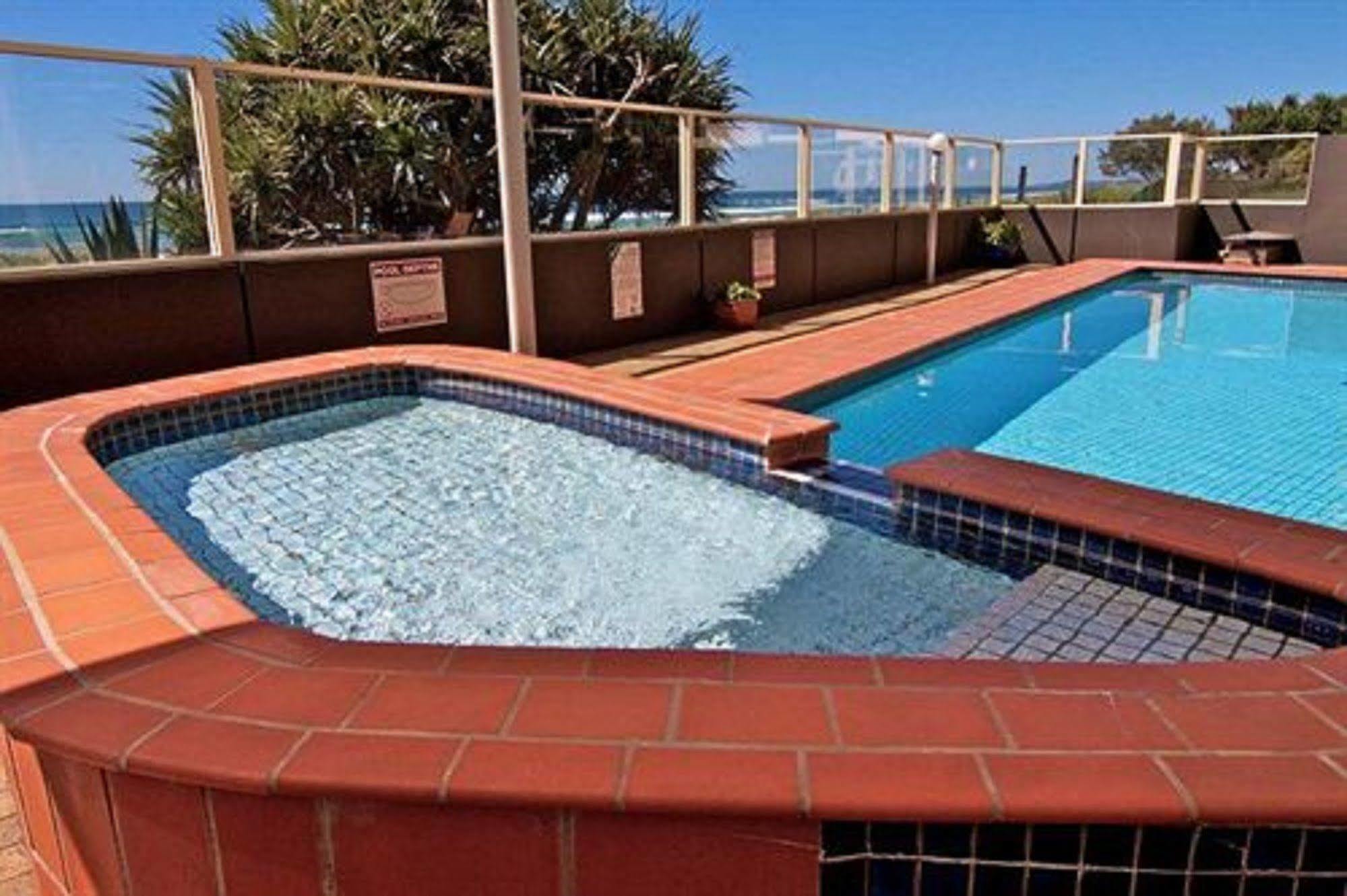 President Holiday Apartments - Absolute Beachfront Голд-Кост Екстер'єр фото